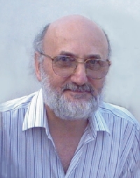 Marcelo Lawryczenko y uno de sus escritos